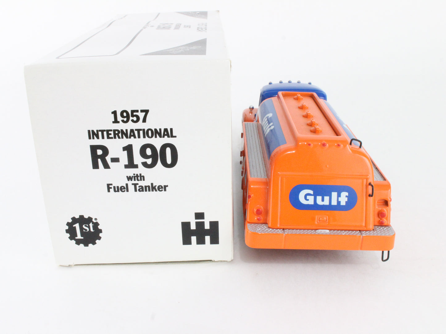 1957 International R-190 W/ Fuel Tanker Gulf Oil First Gear 1:34 Model 29-1335