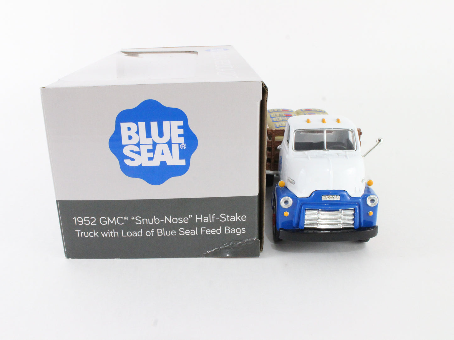 1952 GMC Snub-nose Half-stake Truck W/ Blue Seal Feed First Gear 1:34 18-4104