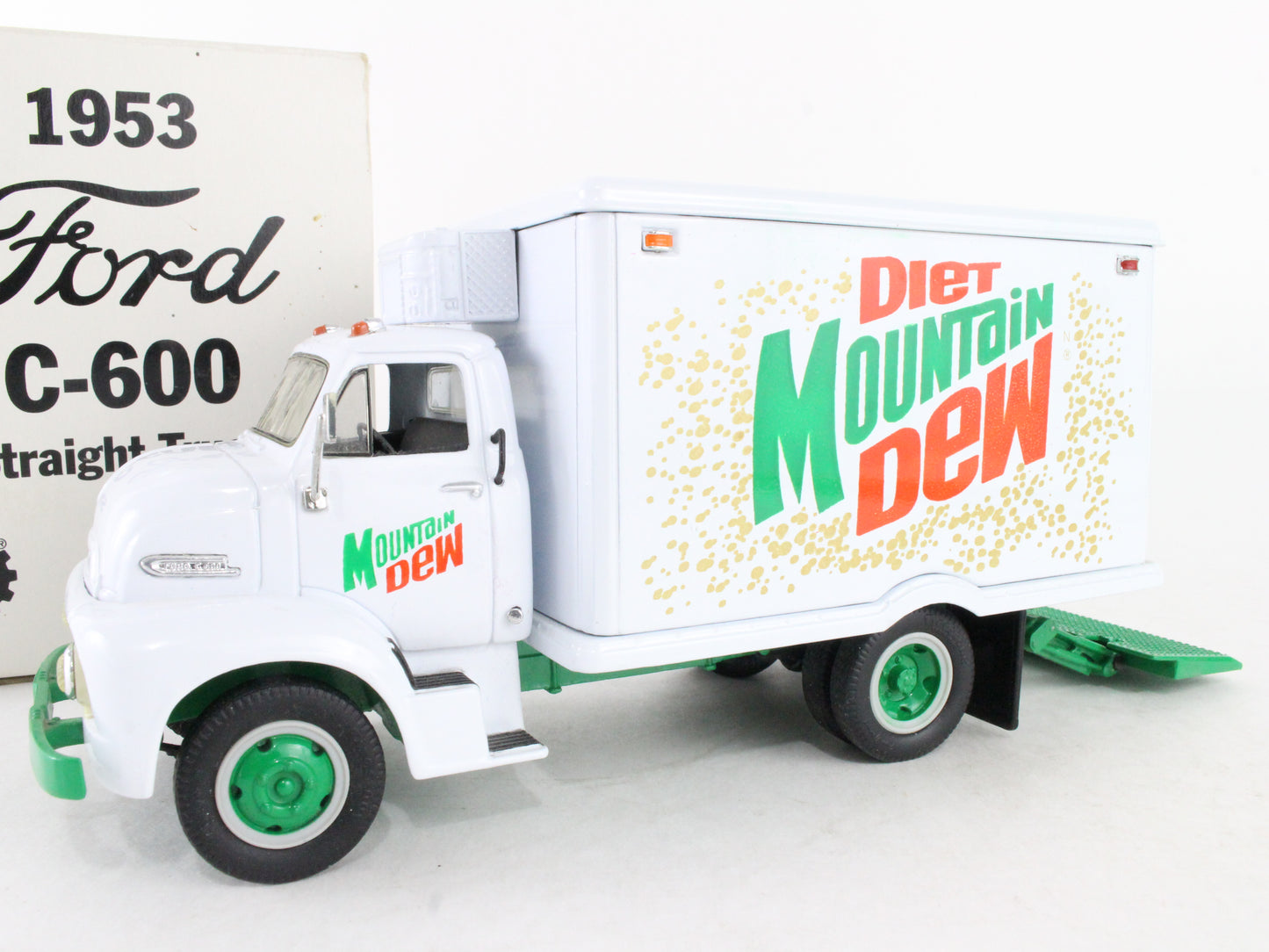 1953 Ford C-600 Truck Diet Mountain Dew LE 340 Of 444 First Gear 1:34 TS-012