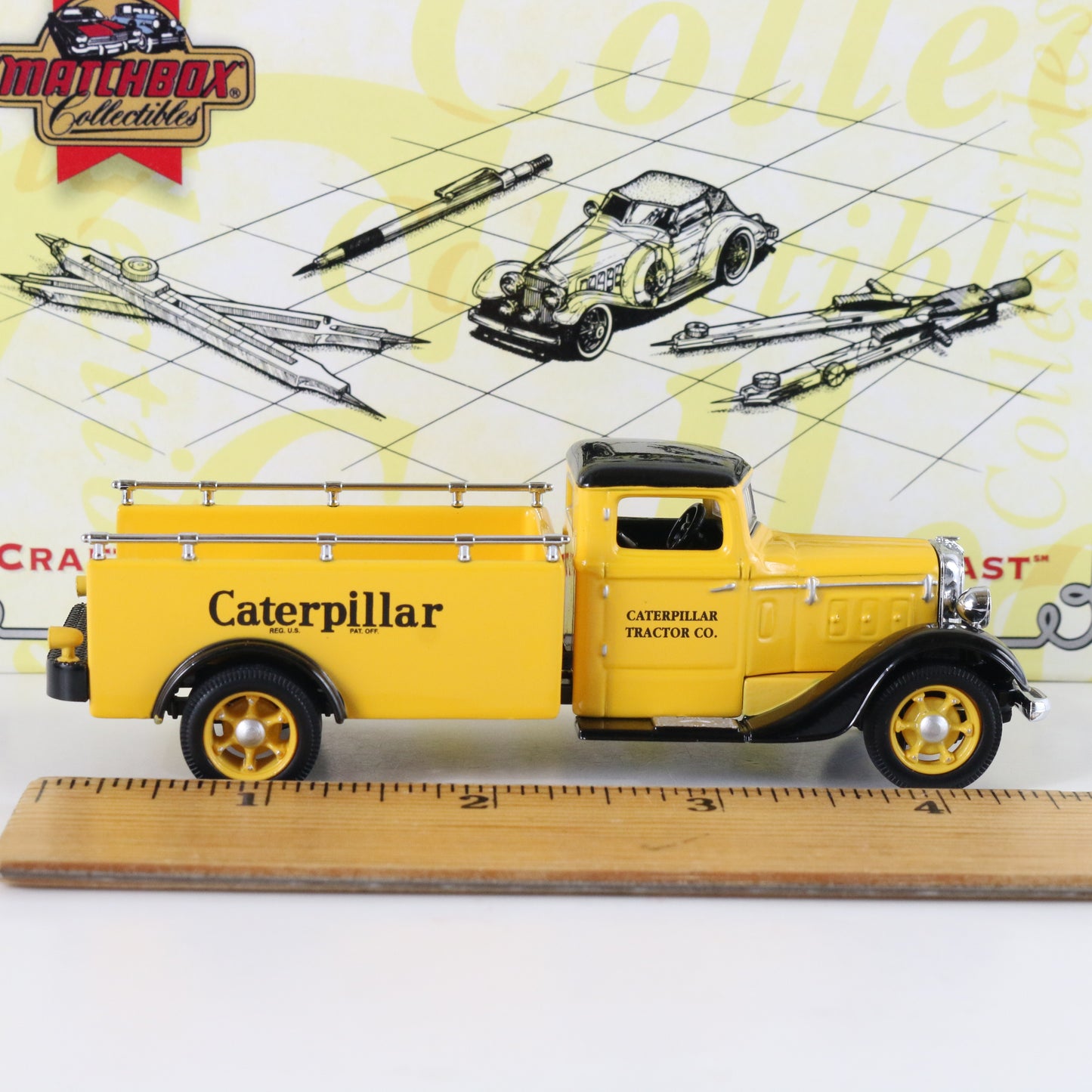 1933 Diamond T Truck Caterpillar Pioneer Of Progress Matchbox 1:43 YYM36835