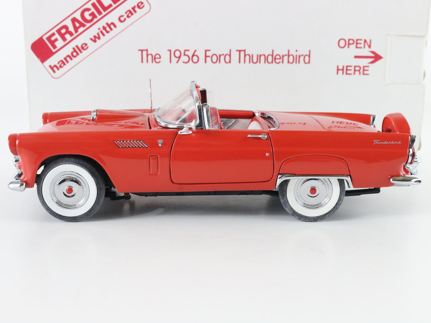 1956 Ford Thunderbird Convertible Red Danbury Mint 1:24 Model Car