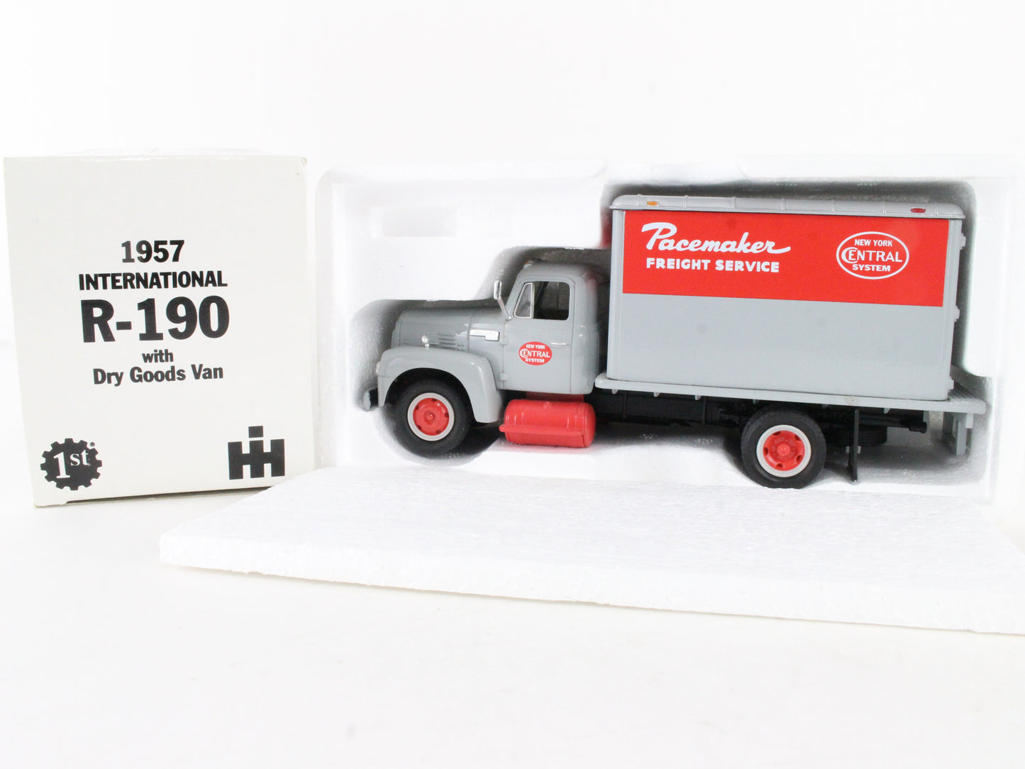 1957 International R-190 W/ Dry Goods Van NYC First Gear 1:34 Scale 10-1188