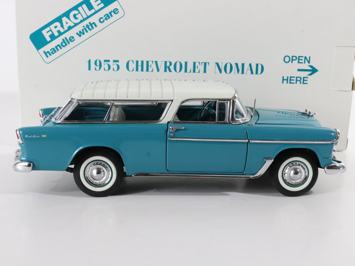 1955 Chevrolet Nomad Light Blue & White Danbury Mint 1:24 Model Car W/ Box