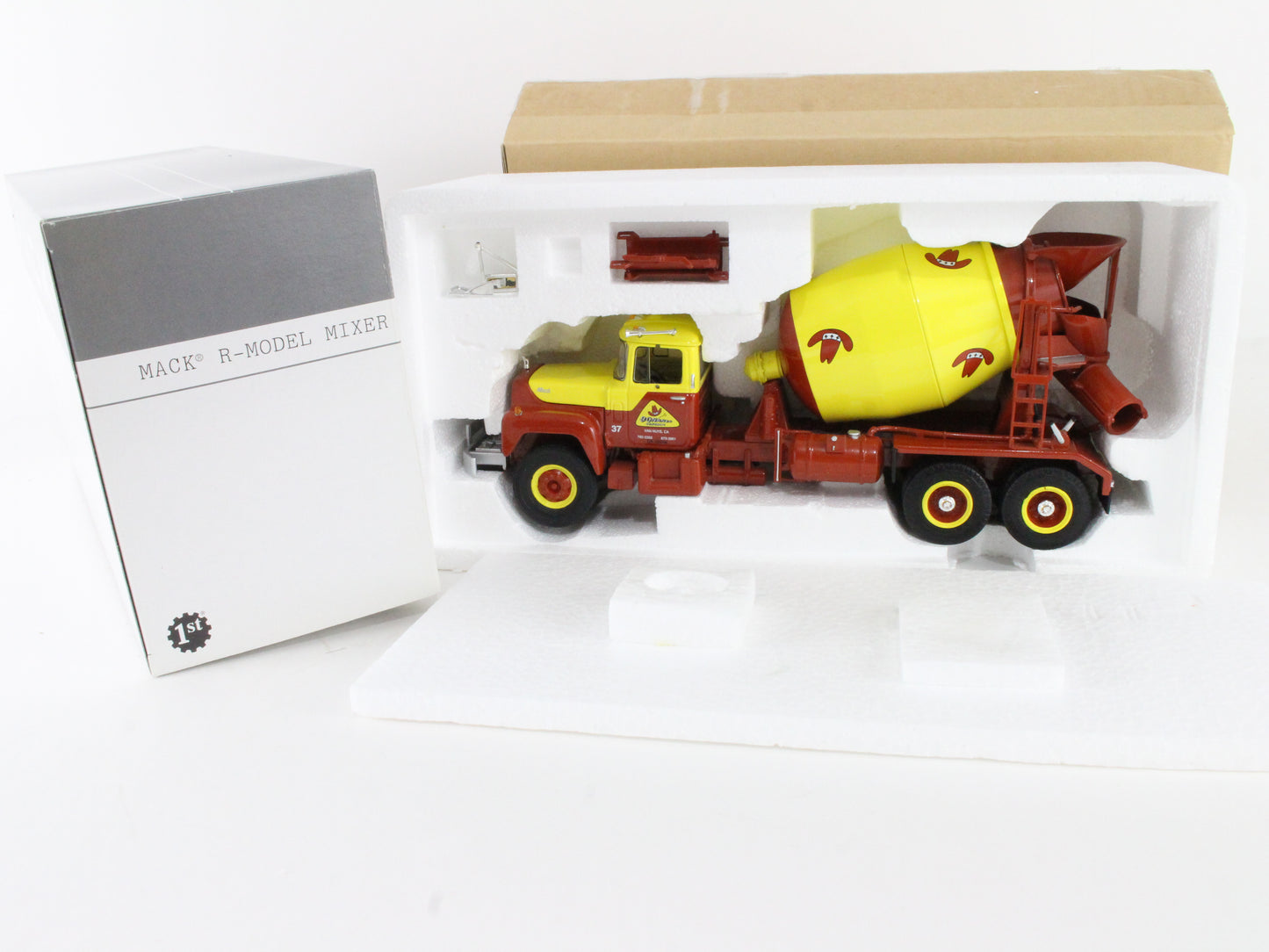 Mack R-Model Mixer Bonanza Concrete First Gear 1:34 Model 19-2593