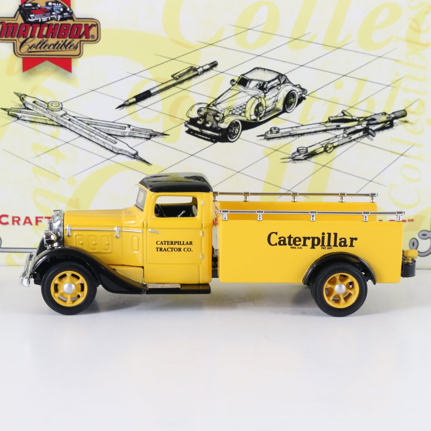 1933 Diamond T Truck Caterpillar Pioneer Of Progress Matchbox 1:43 YYM36835