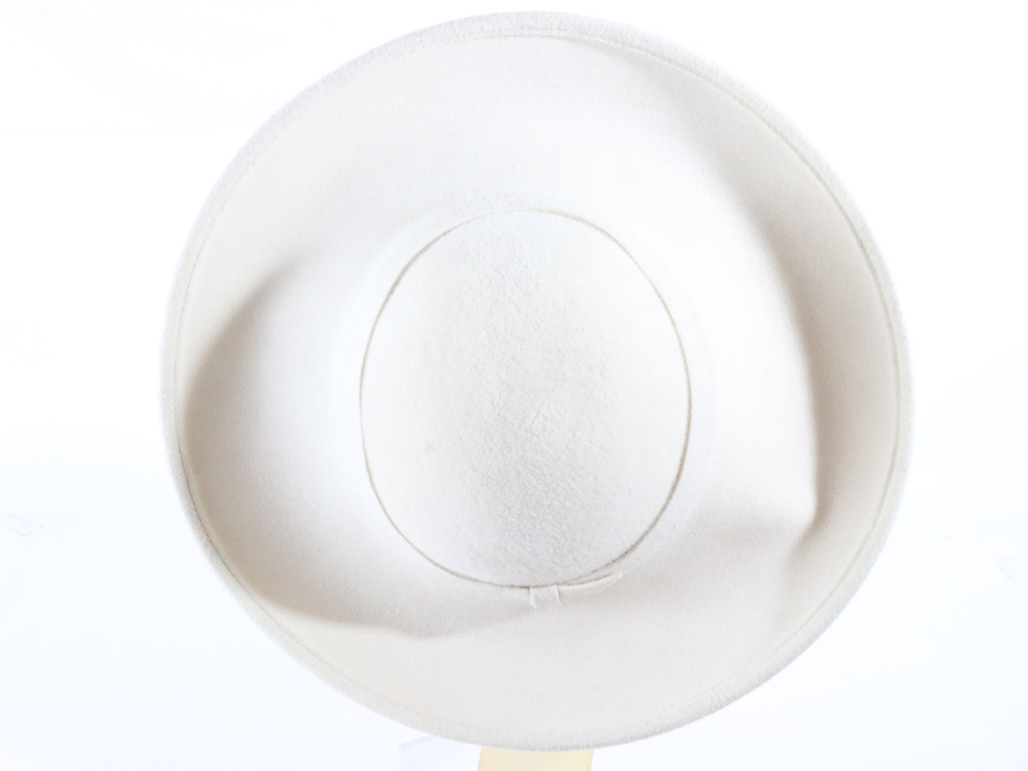 George Zamaul New York Ladies Boutique White Felt Hat W/ Rhinestones 7 56cm