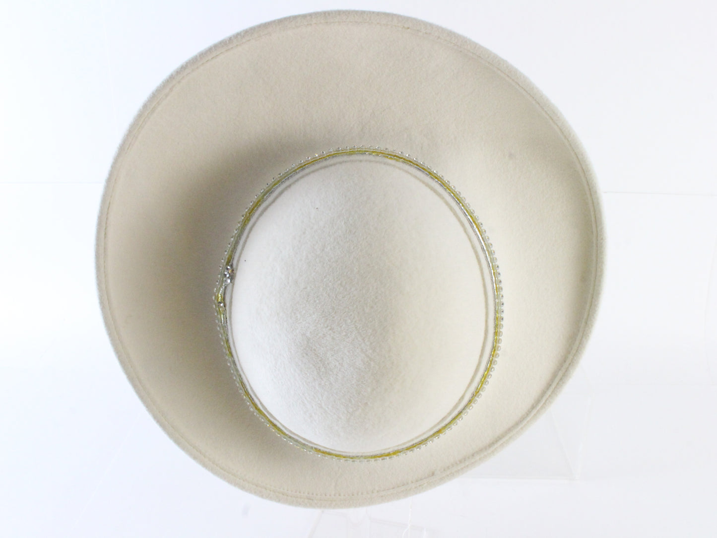 George Zamaul Ladies Elegant White Felt Hat W/ Sylish Design 7 1/4 58cm