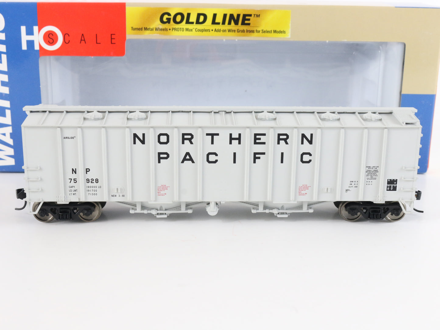 Northern Pacific NP 75928 50' Airslide Covered Hopper Car Walthers HO 932-3726