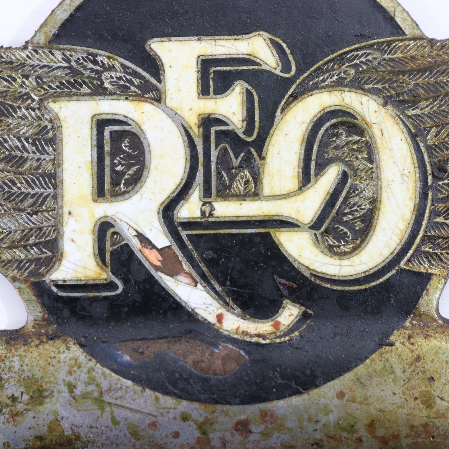 REO Model F Wagon 1920s era Metal Car Emblem Radiator Badge 4��� Original Wings