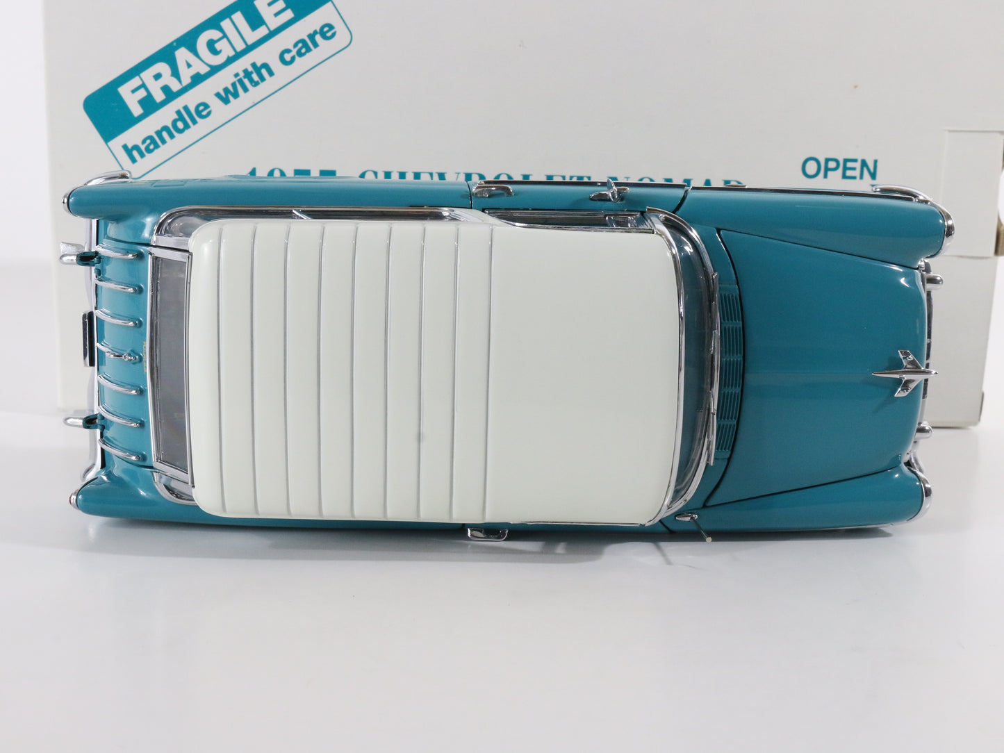 1955 Chevrolet Nomad Light Blue & White Danbury Mint 1:24 Model Car W/ Box