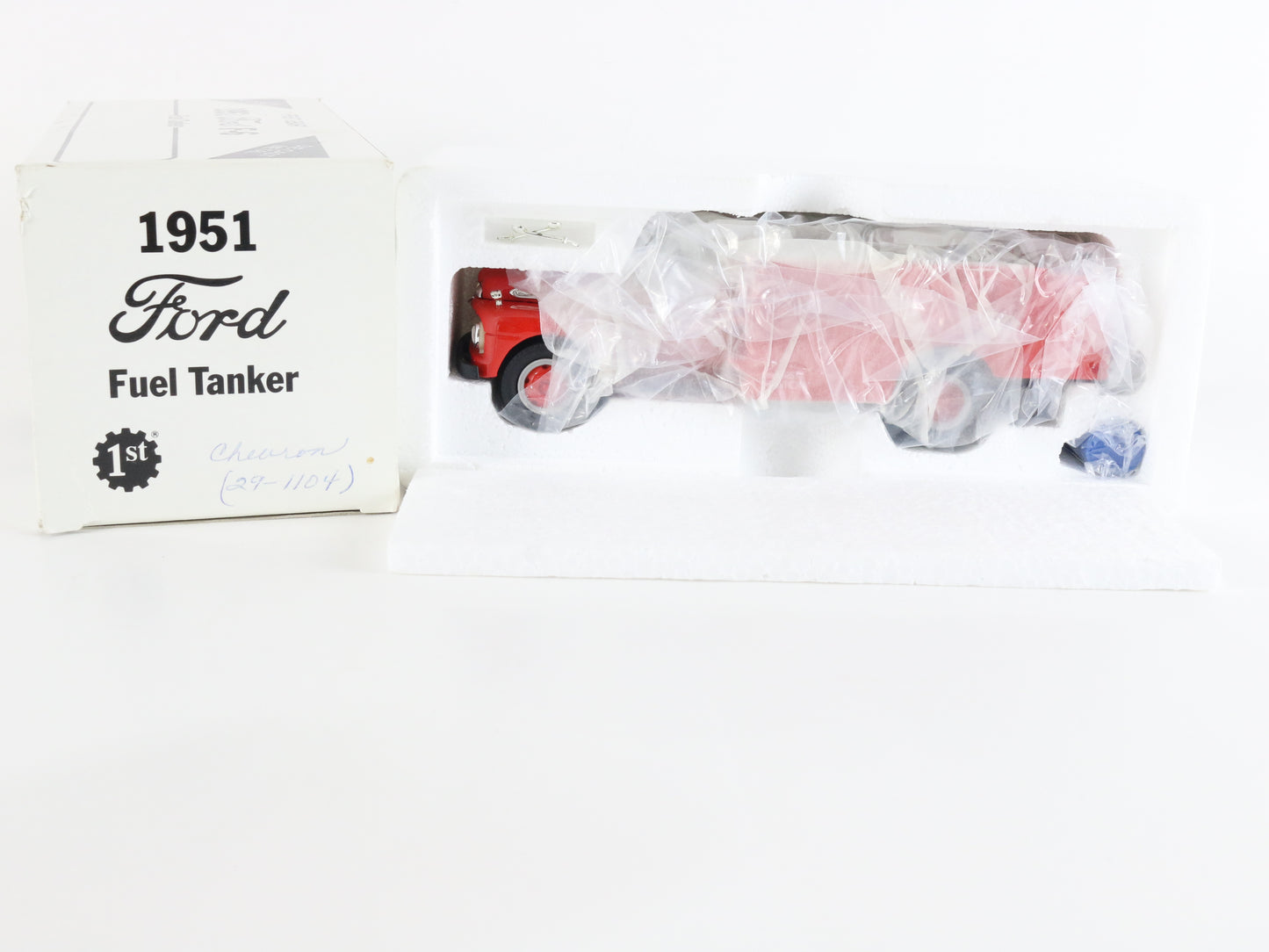 Chevron 1951 Ford F6 Fuel Tanker First Gear 1:34 Truck 29-1104