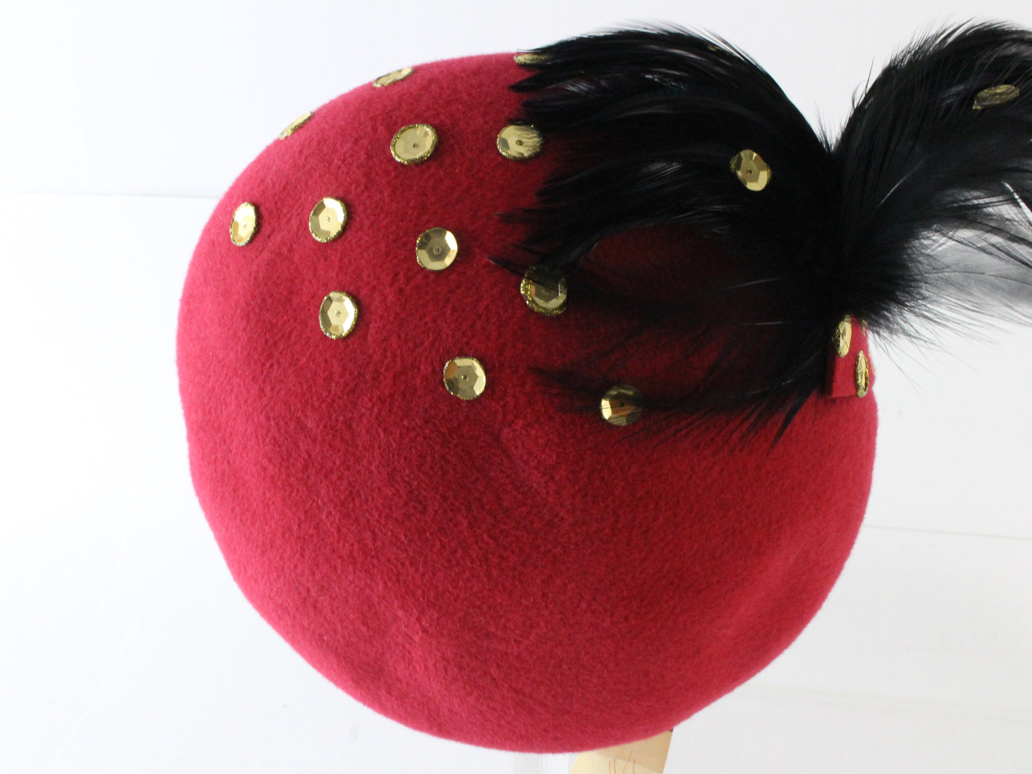 Sonni of California Ladies Fancy Red Felt Hat W/ Black Feathers 7 1/8 57cm