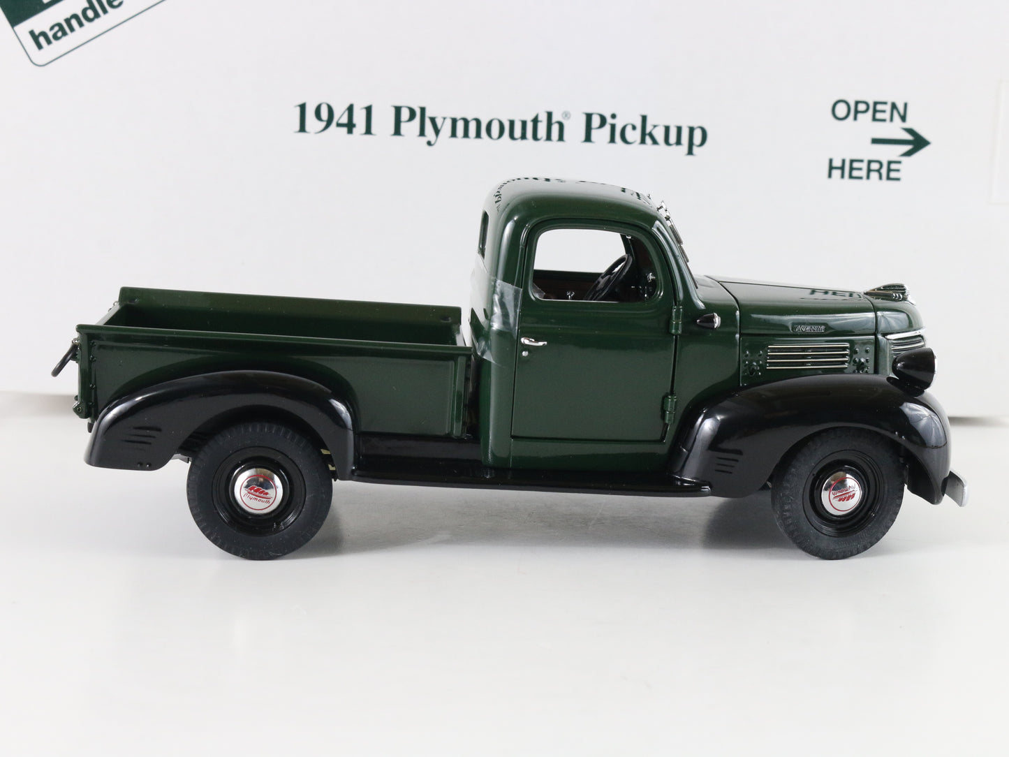 1941 Plymouth Pickup Truck Green Danbury Mint 1:24 Model Car