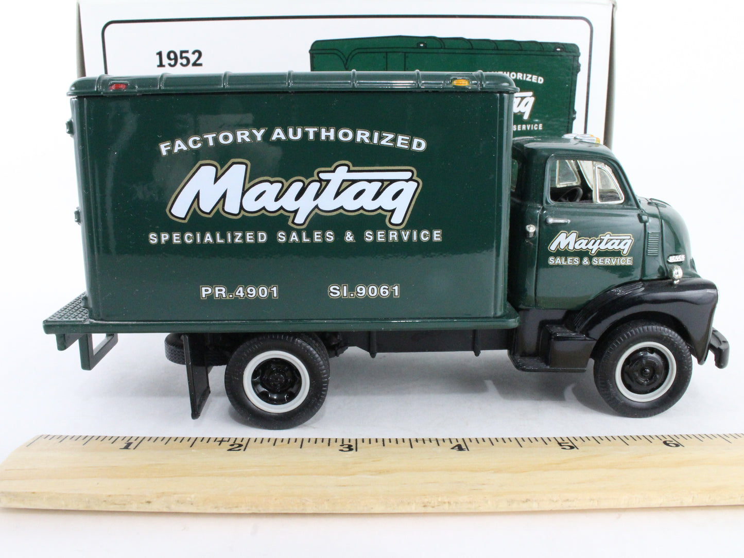 1952 GMC Dry Goods Van Maytag First Gear 1:34 Model 19-1894