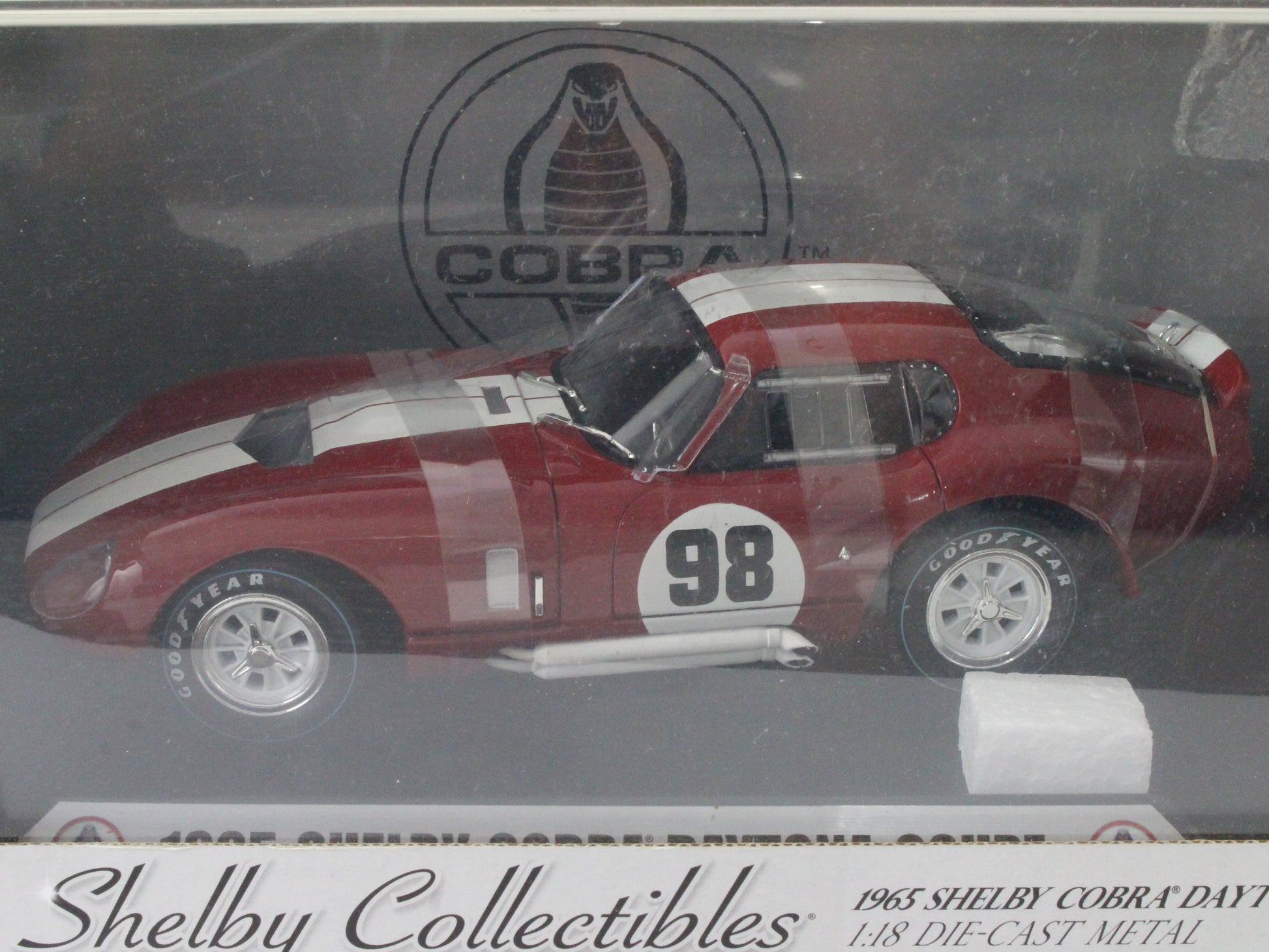 1965 Shelby Cobra Daytona Coupe #98 Shelby Collectibles 1:18 Diecast DC28902