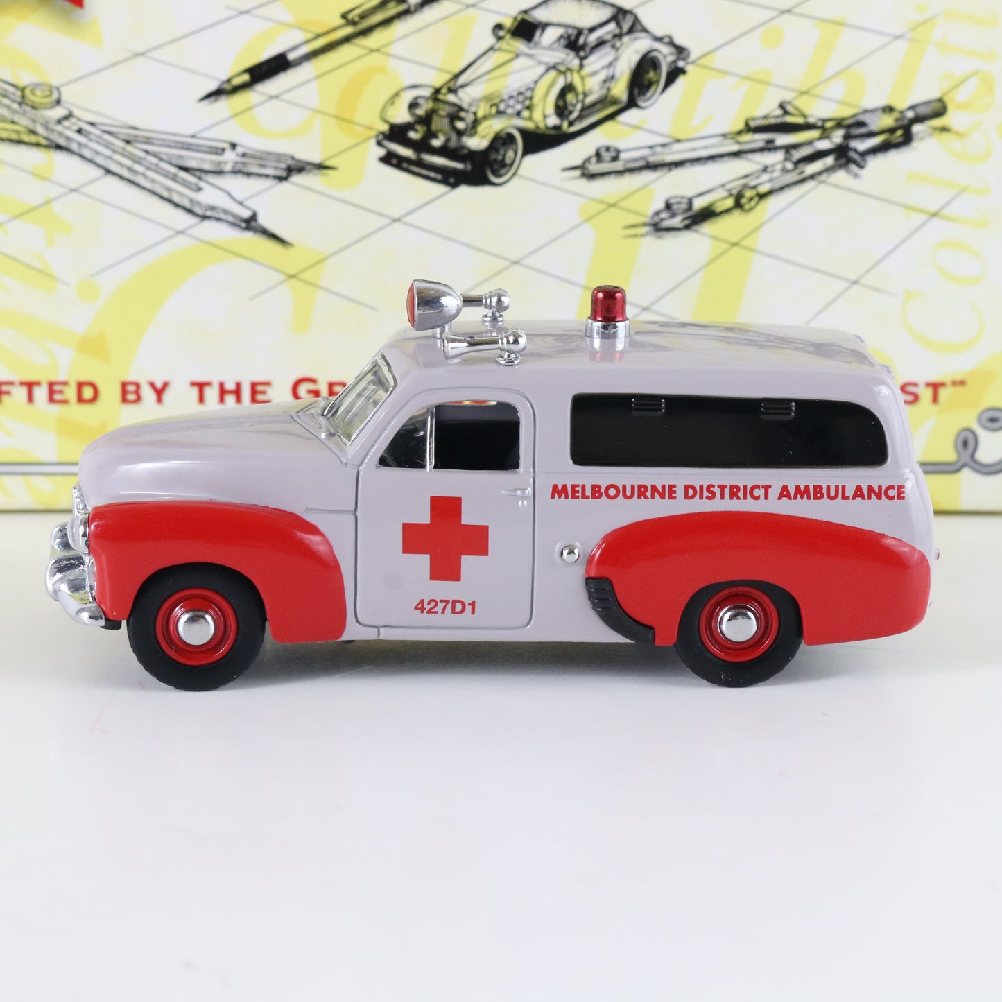 1955 Holden FJ Van Australian Field Service Ambulance Matchbox 1:43 YYM38061