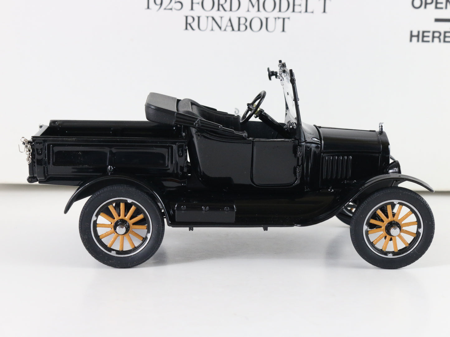 1925 Ford Model T Runabout Convertible Black Danbury Mint 1:24 Model Car