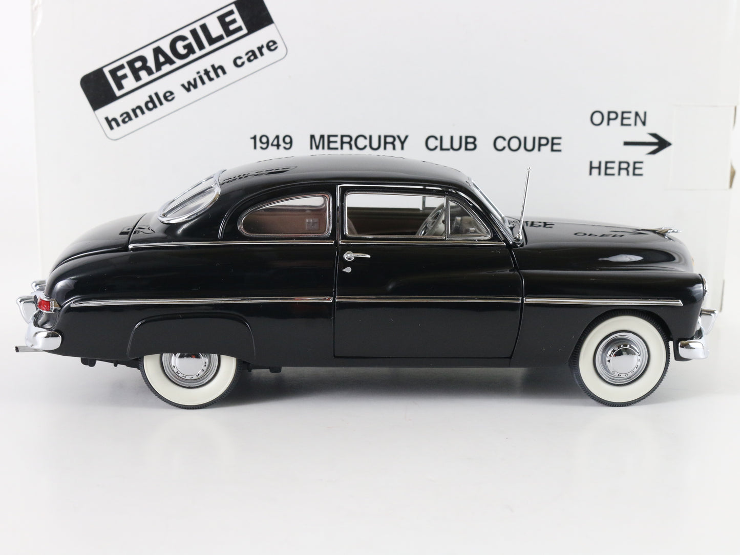 1949 Mercury Club Coupe Black Danbury Mint 1:24 Model Car