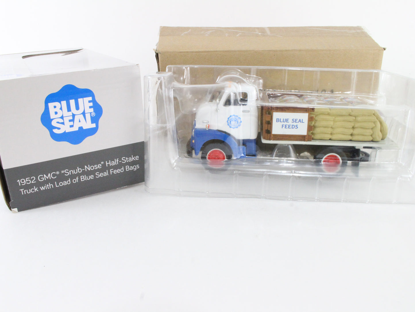 1952 GMC Snub-nose Half-stake Truck W/ Blue Seal Feed First Gear 1:34 18-4104