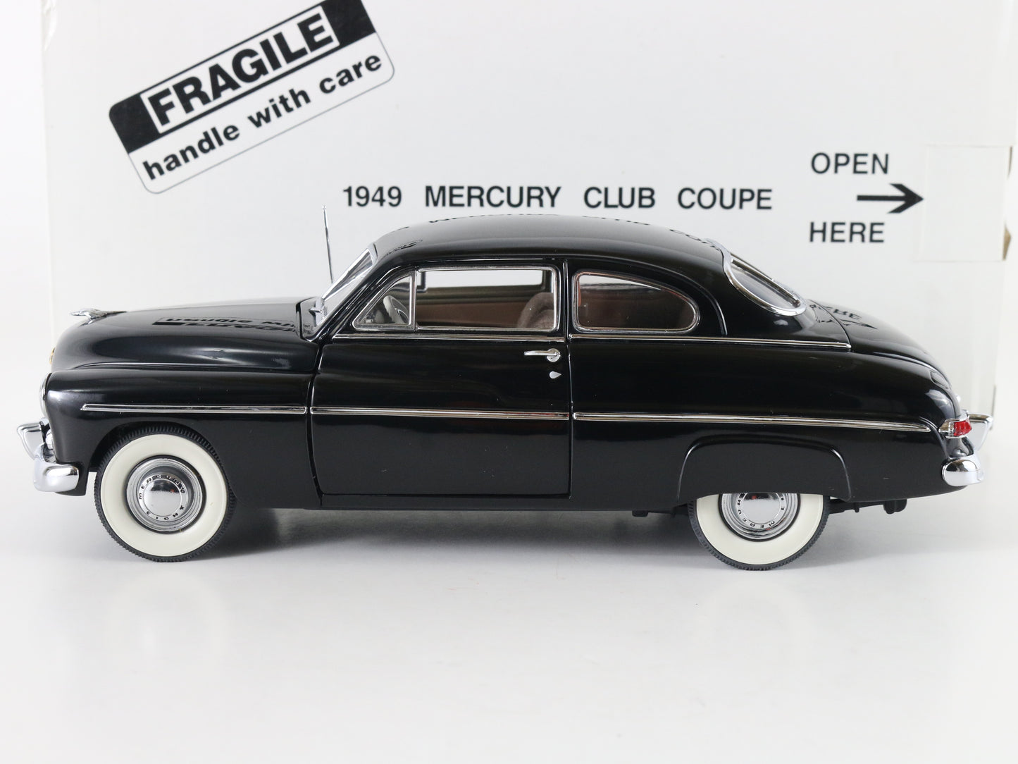 1949 Mercury Club Coupe Black Danbury Mint 1:24 Model Car