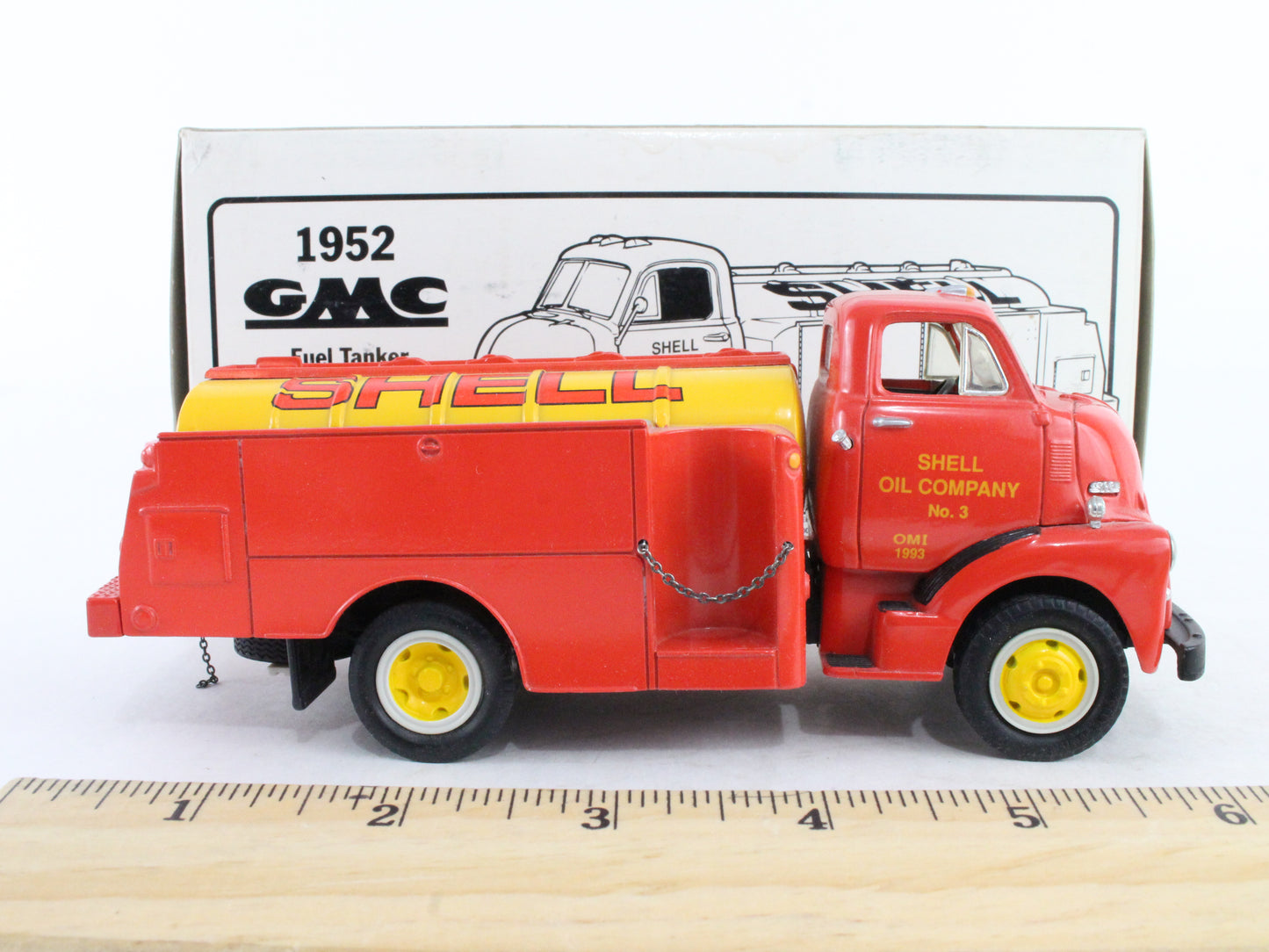 1952 GMC Fuel Tanker Shell First Gear 1:34 Scale Model 28-0105