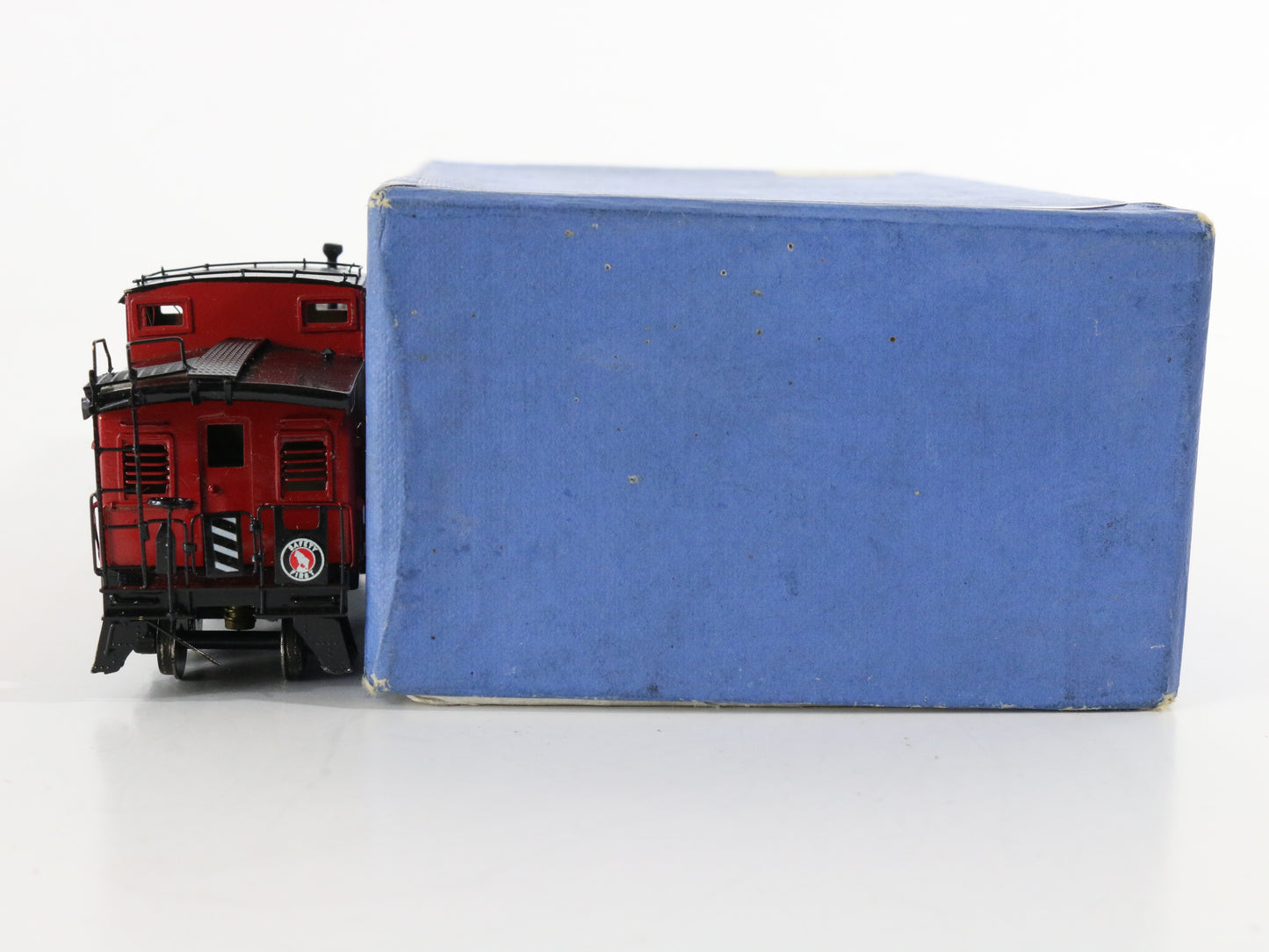 Great Northern GN X266 Red & Black 1945 Steel Caboose Overland Models HO Korea