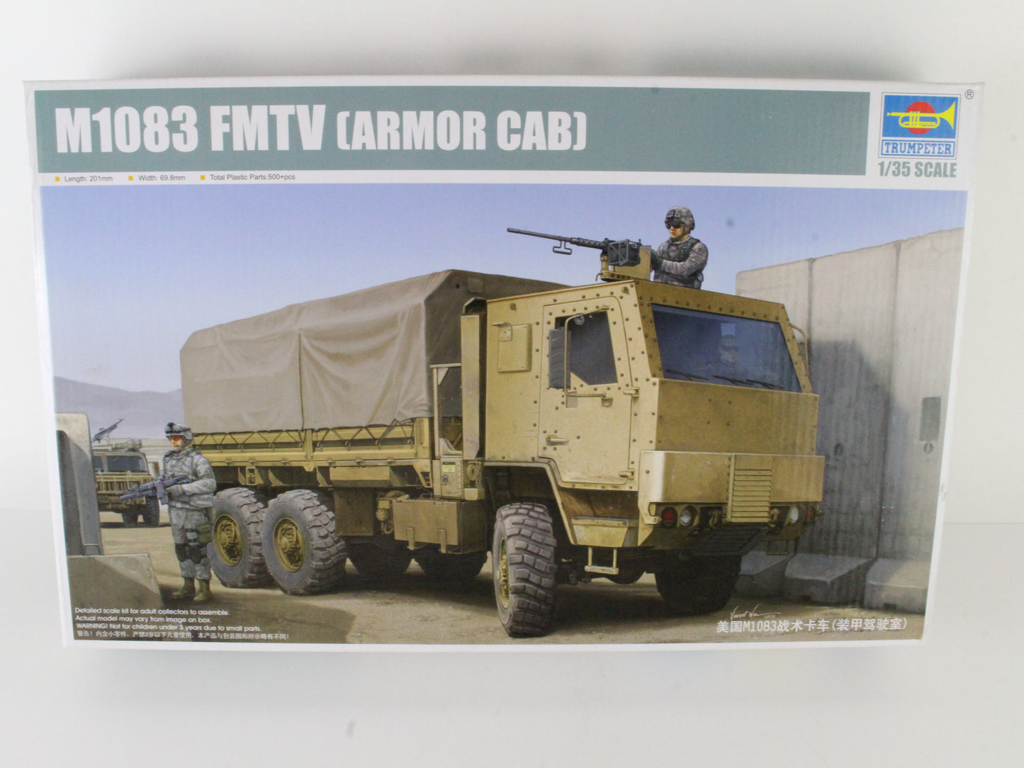 M1083 FMTV Armor Cab 1:35 Trumpeter Model Kit 01008