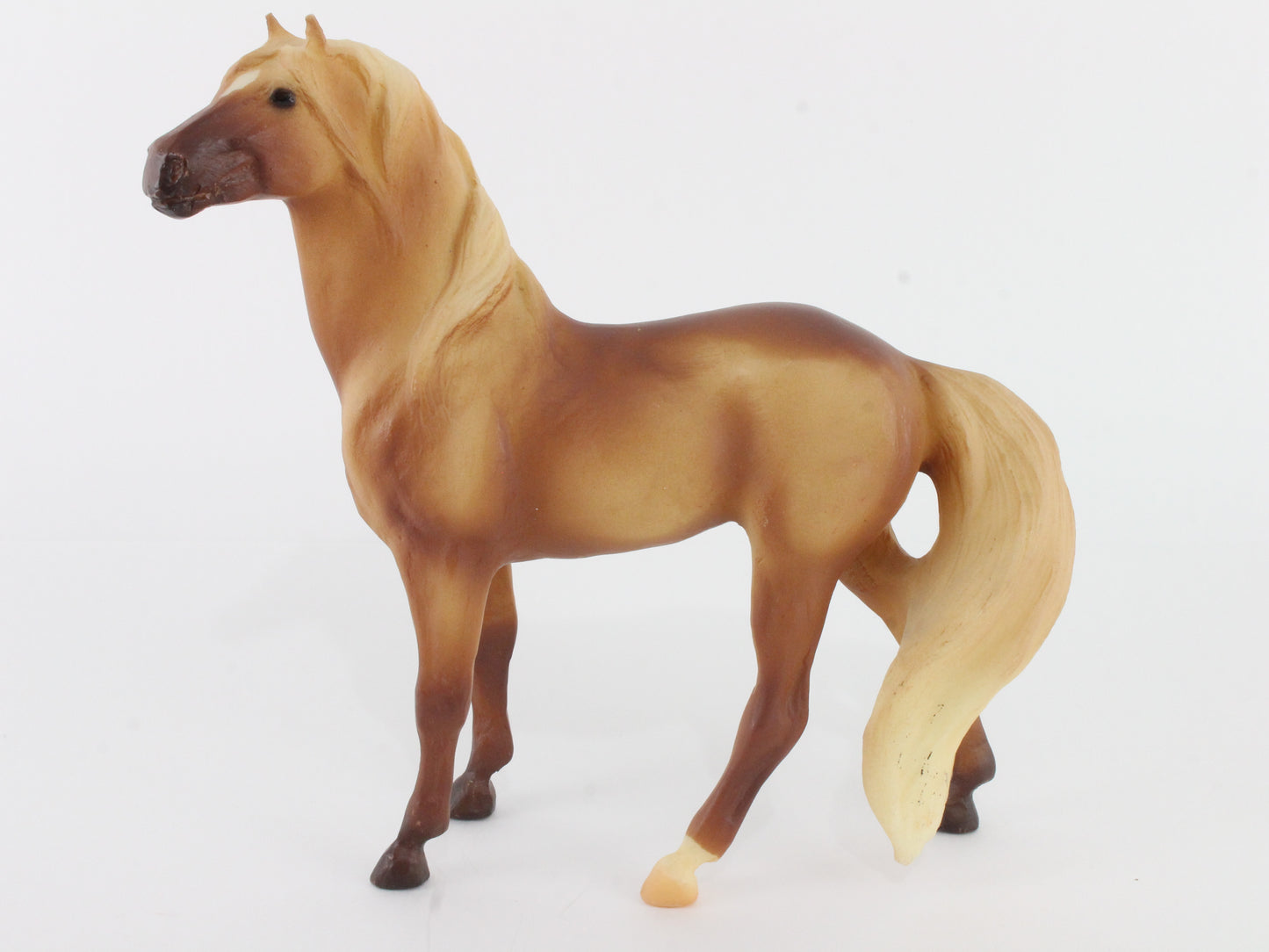 Mustang Stallion Model Horse from Alano And Mateo Breyer #750302 Classic Size