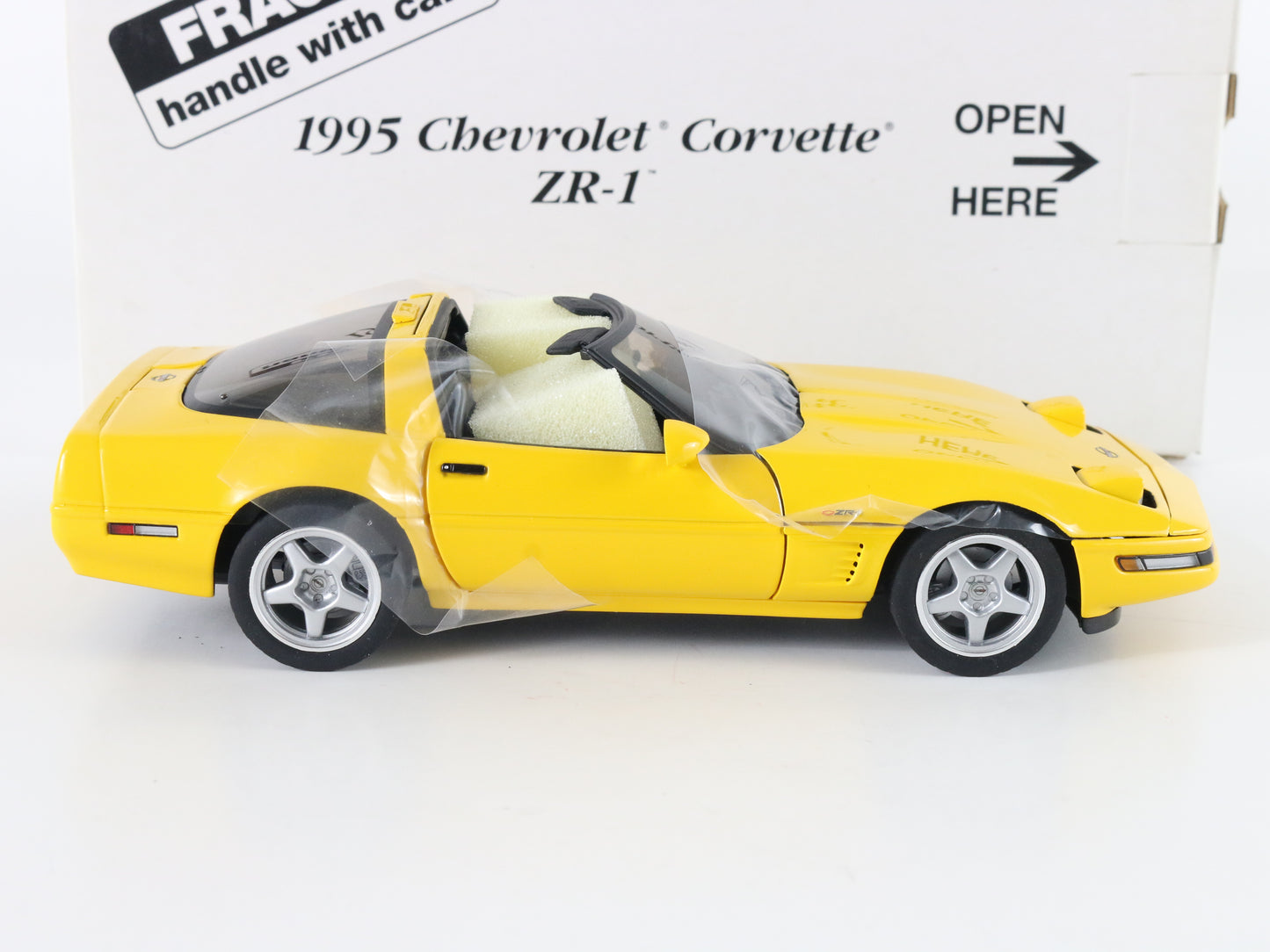 1995 Chevrolet Corvette ZR-1 Yellow Danbury Mint 1:24 Model Car