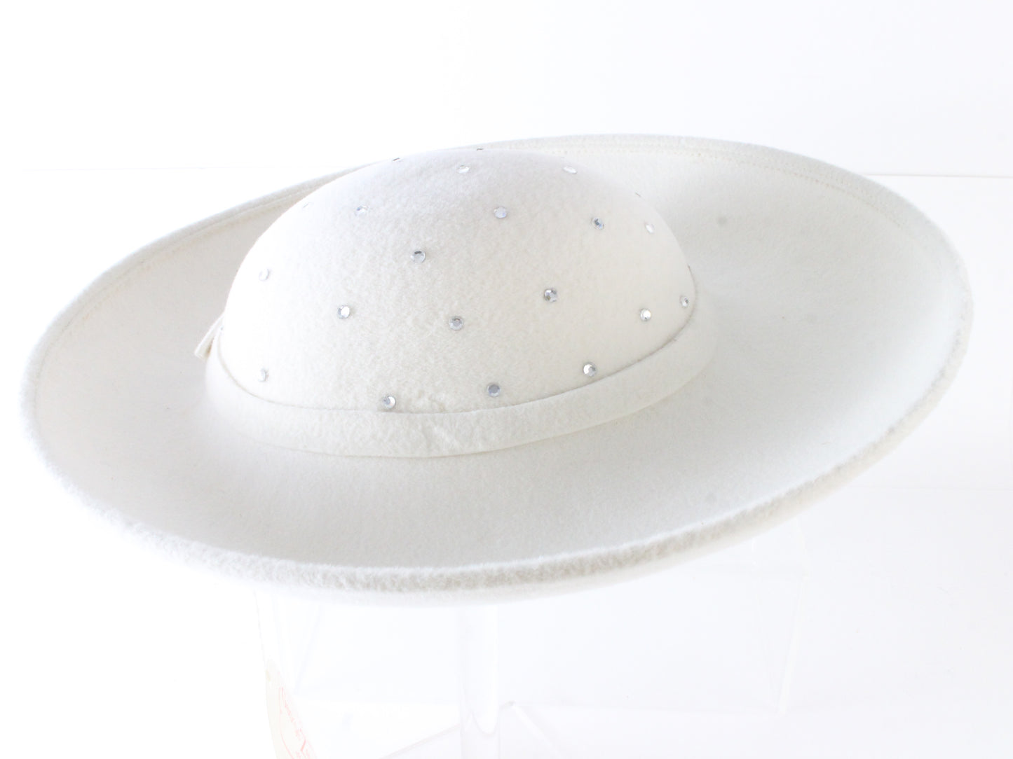 George Zamaul Ladies Elegant Couture White Felt Hat W/ Rhinestones 7 1/8 57cm