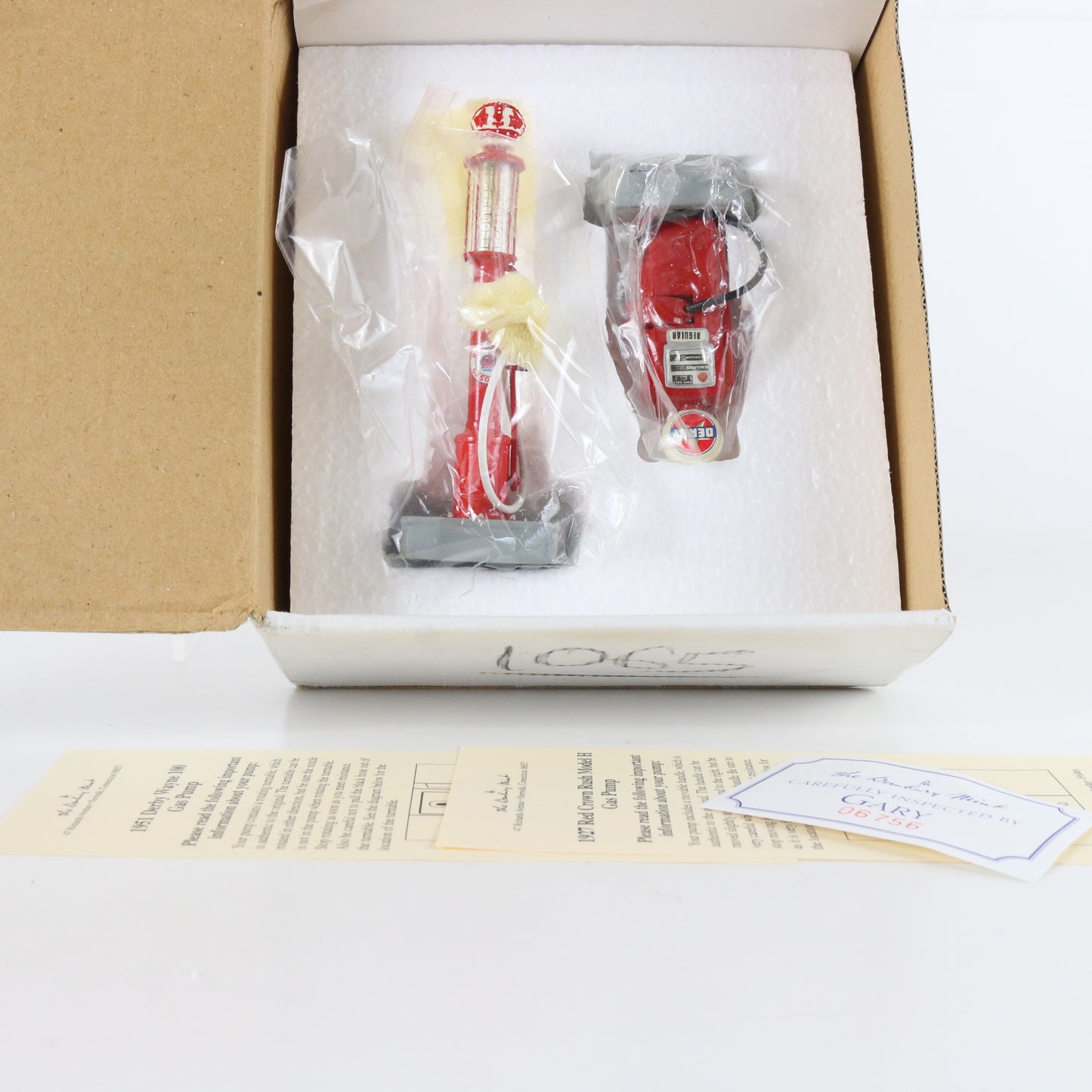 1951 Derby Wayne 100 & 1927 Red Crown Rush Model H Gas Pumps Danbury Mint 1:24