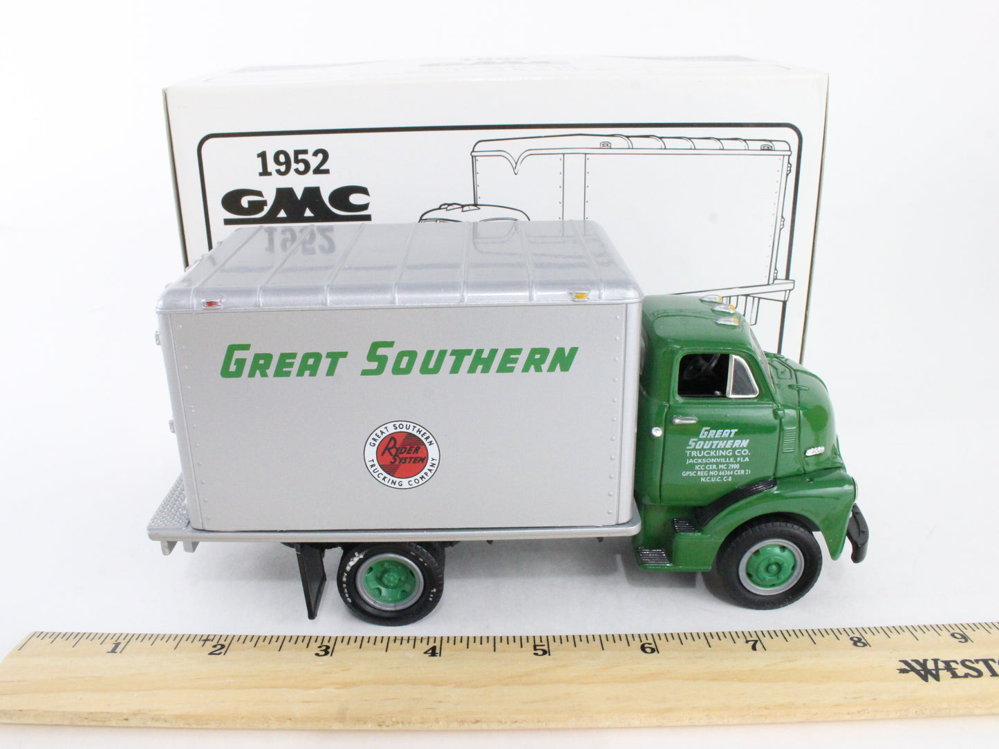 1952 GMC Dry Goods Van Great Southern First Gear 1:34 Model 19-1031