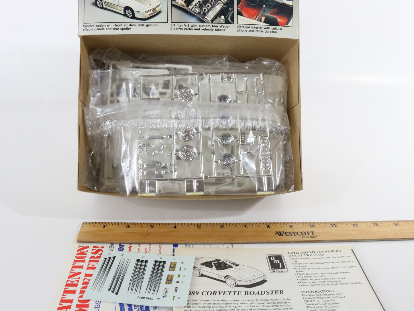 1989 Chevrolet Corvette Convertible Plastic Model Car Kit AMT ERTL 1:25 6266