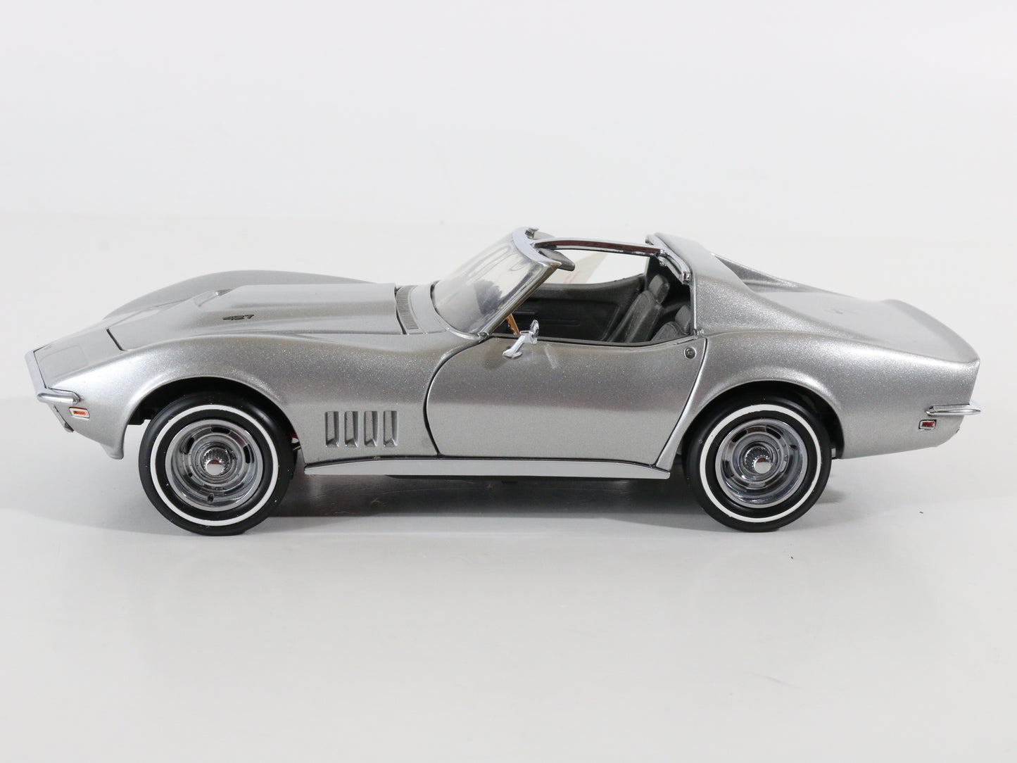 Franklin Mint 1:24 1968 Chevrolet Corvette Limited Ed Silver Model Car