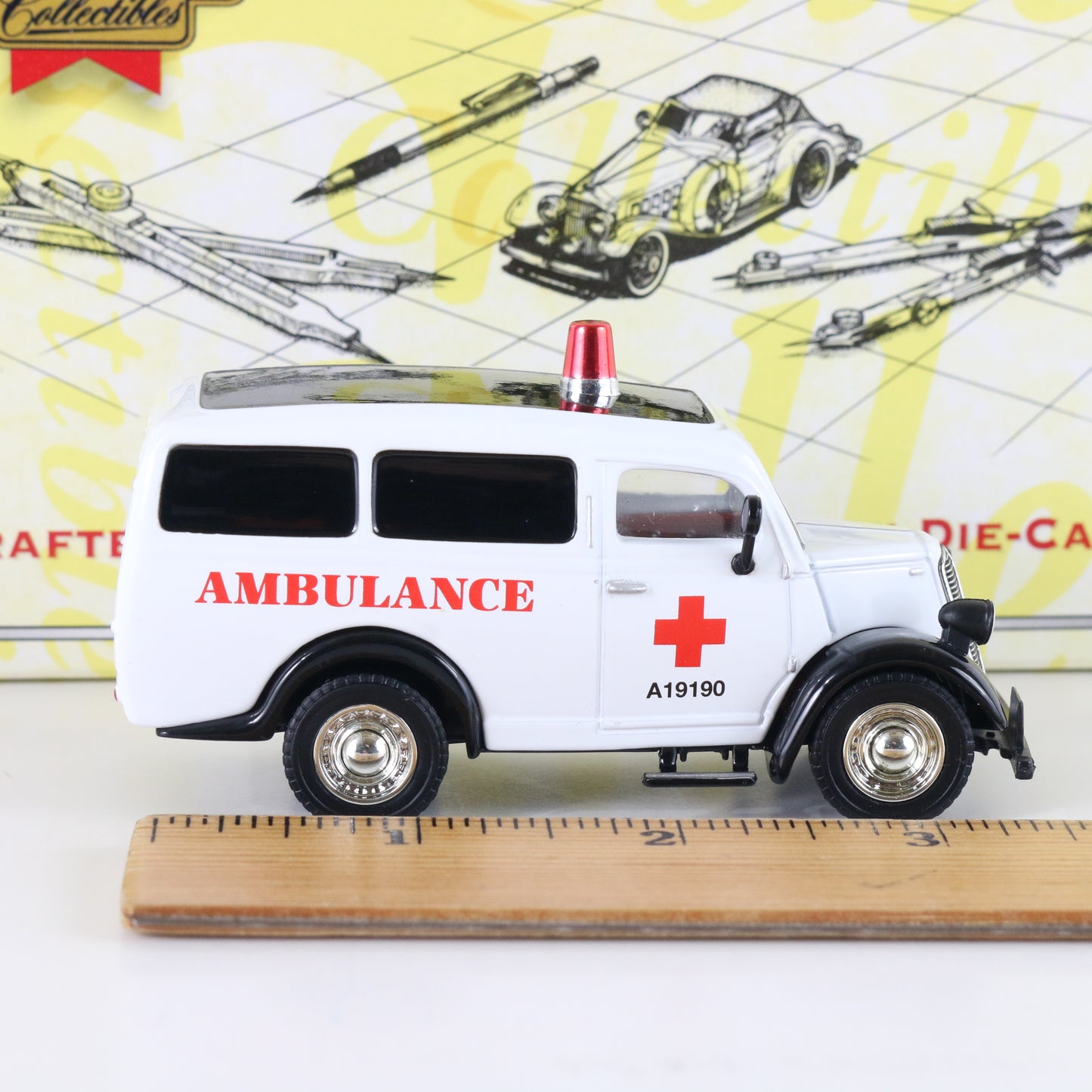 1950 Ford E83 W Ambulance Red Cross Matchbox 1:43 Model Car YYM38060