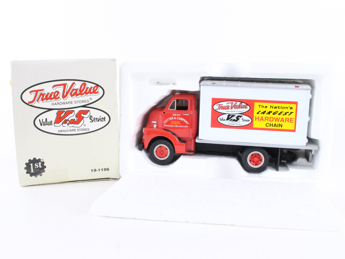 1952 GMC Dry Goods Van True Value First Gear 1:34 Scale Model 10-1196