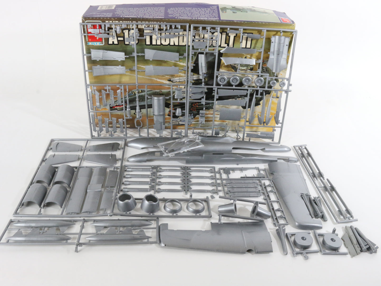 Fairchild Republic A-10 Thunderbolt II Bomber Jet Plane Amt ERTL 1:48 Kit 8884