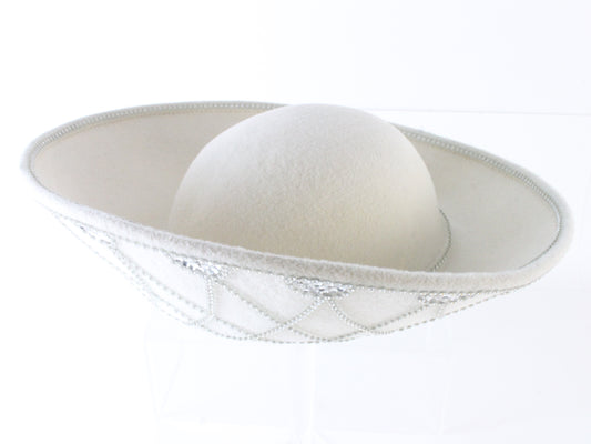 Jack Mcconnell New York Ladies White Felt Hat W/ Rhinestones 7 1/8 57cm