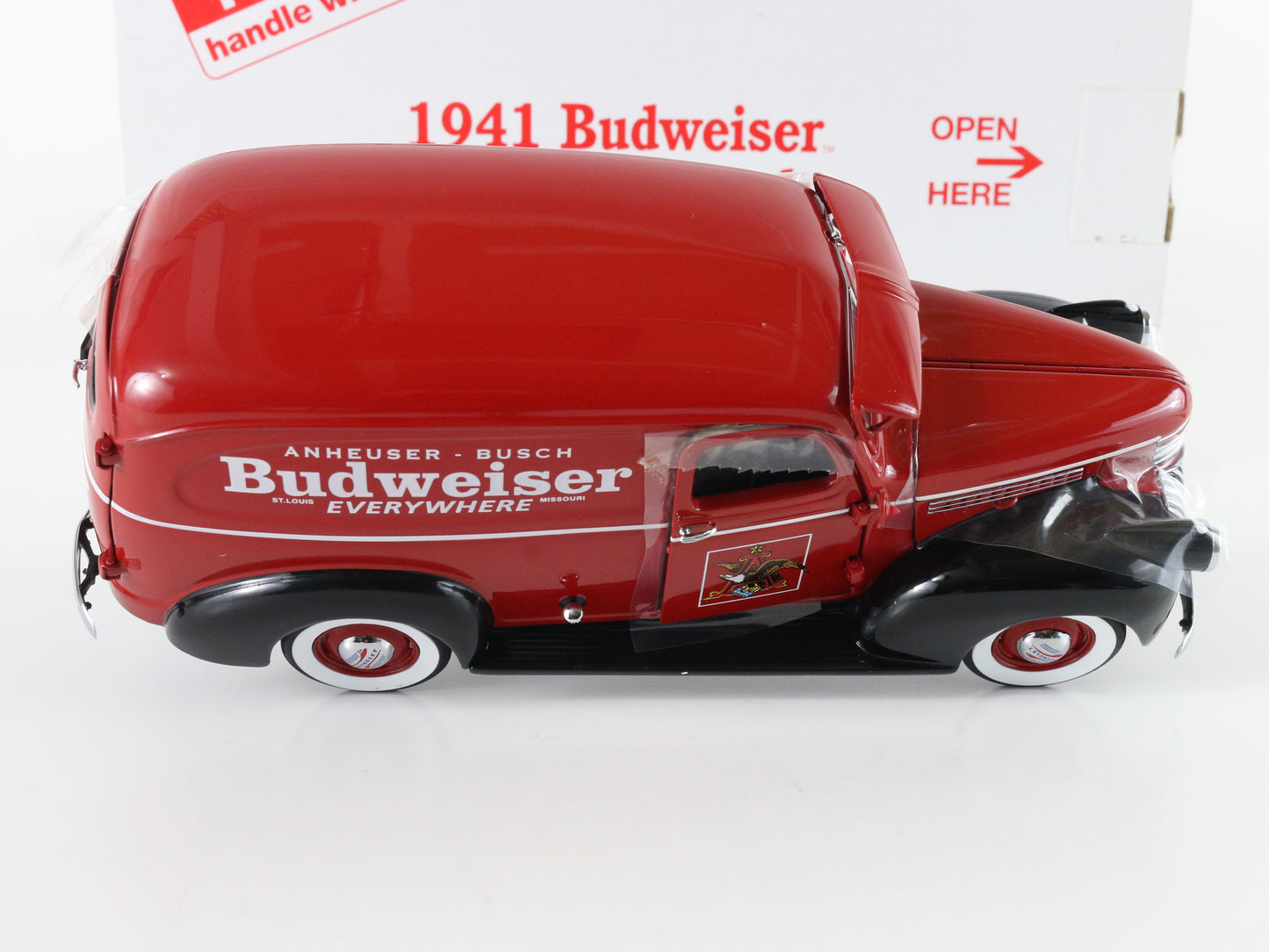 1941 Budweiser Delivery Truck Red & Black Danbury Mint 1:24 Model Car