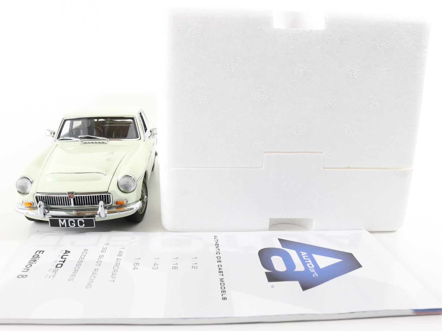 MGC GT Coupe Snowberry White Millennium Series AutoART 1:18 Model Car 76621