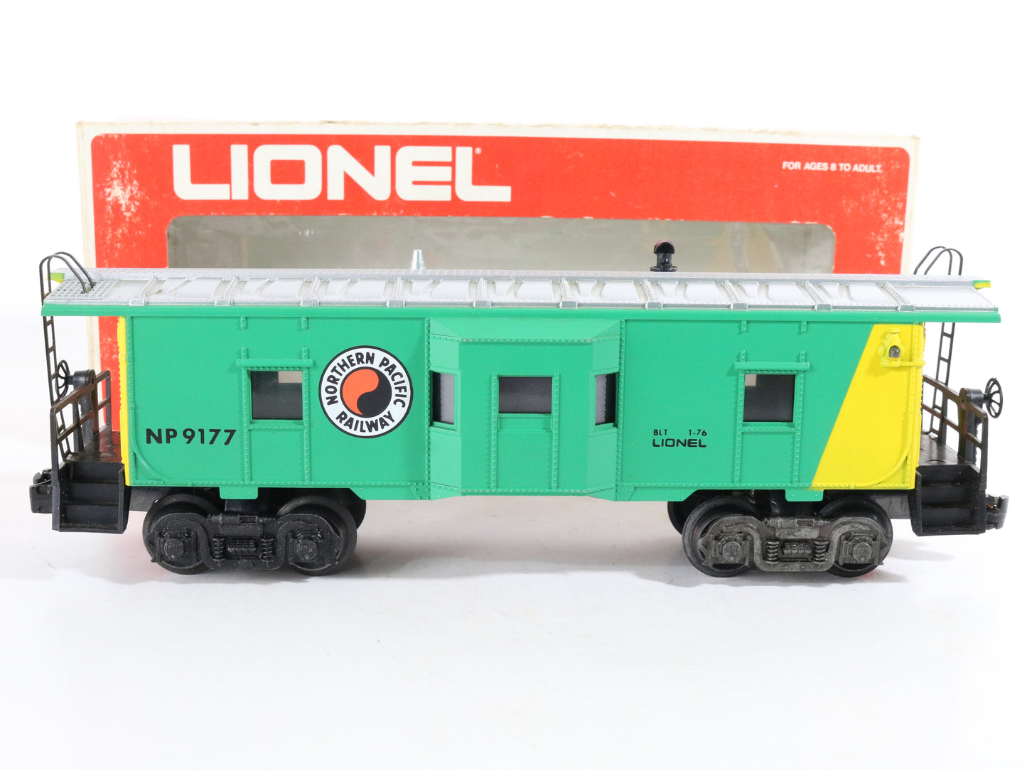 Lionel O 6-9177 Northern Pacific NP Illuminated Green Bay Window Caboose