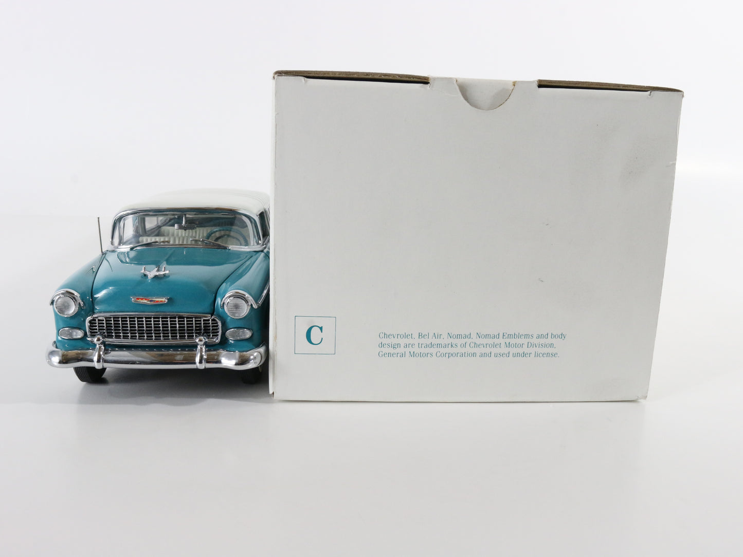 1955 Chevrolet Nomad Light Blue & White Danbury Mint 1:24 Model Car W/ Box