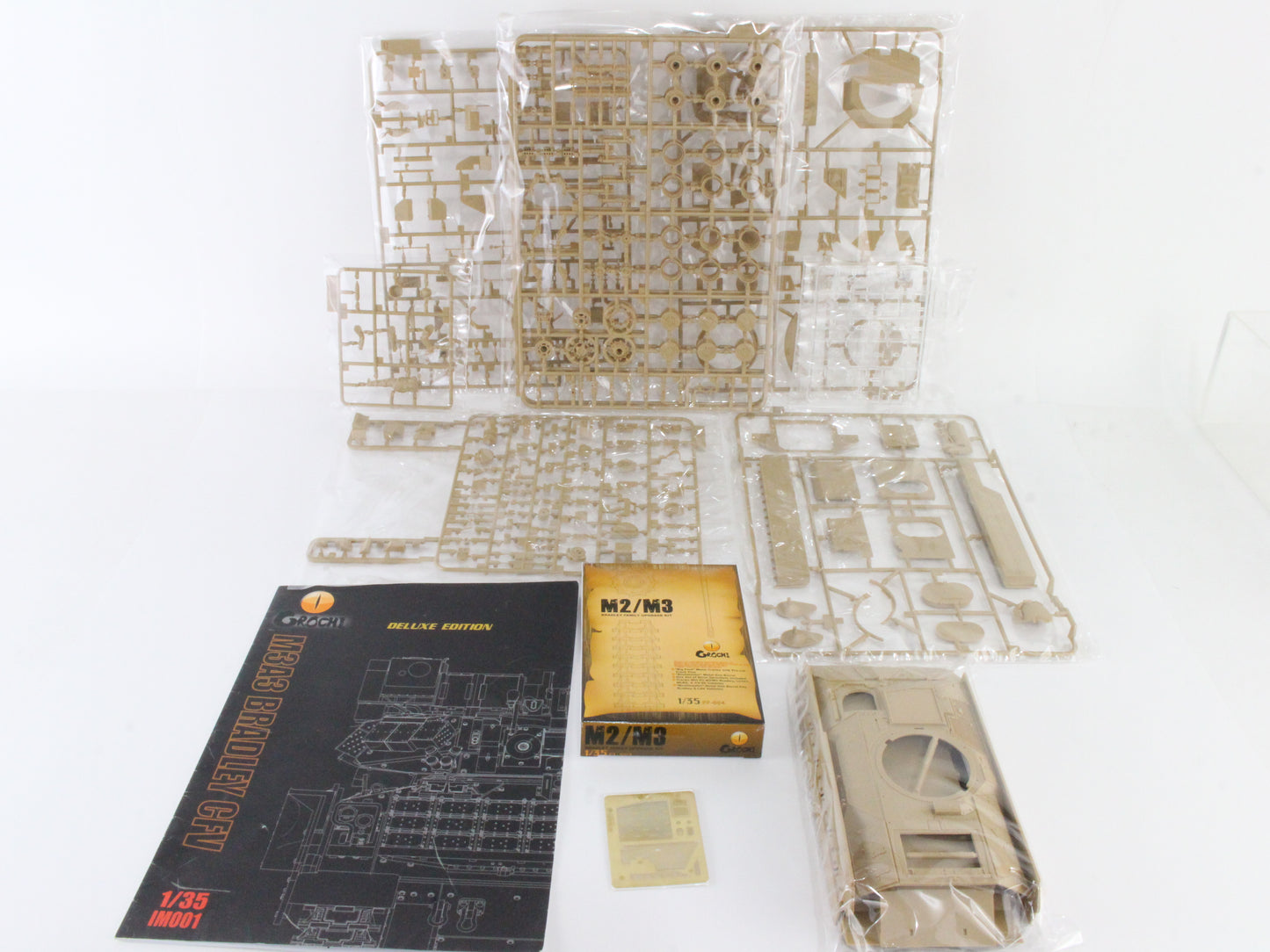 M3A3 Bradley CFV 1:35 Orochi Model Kit DELUXE EDITION IM001