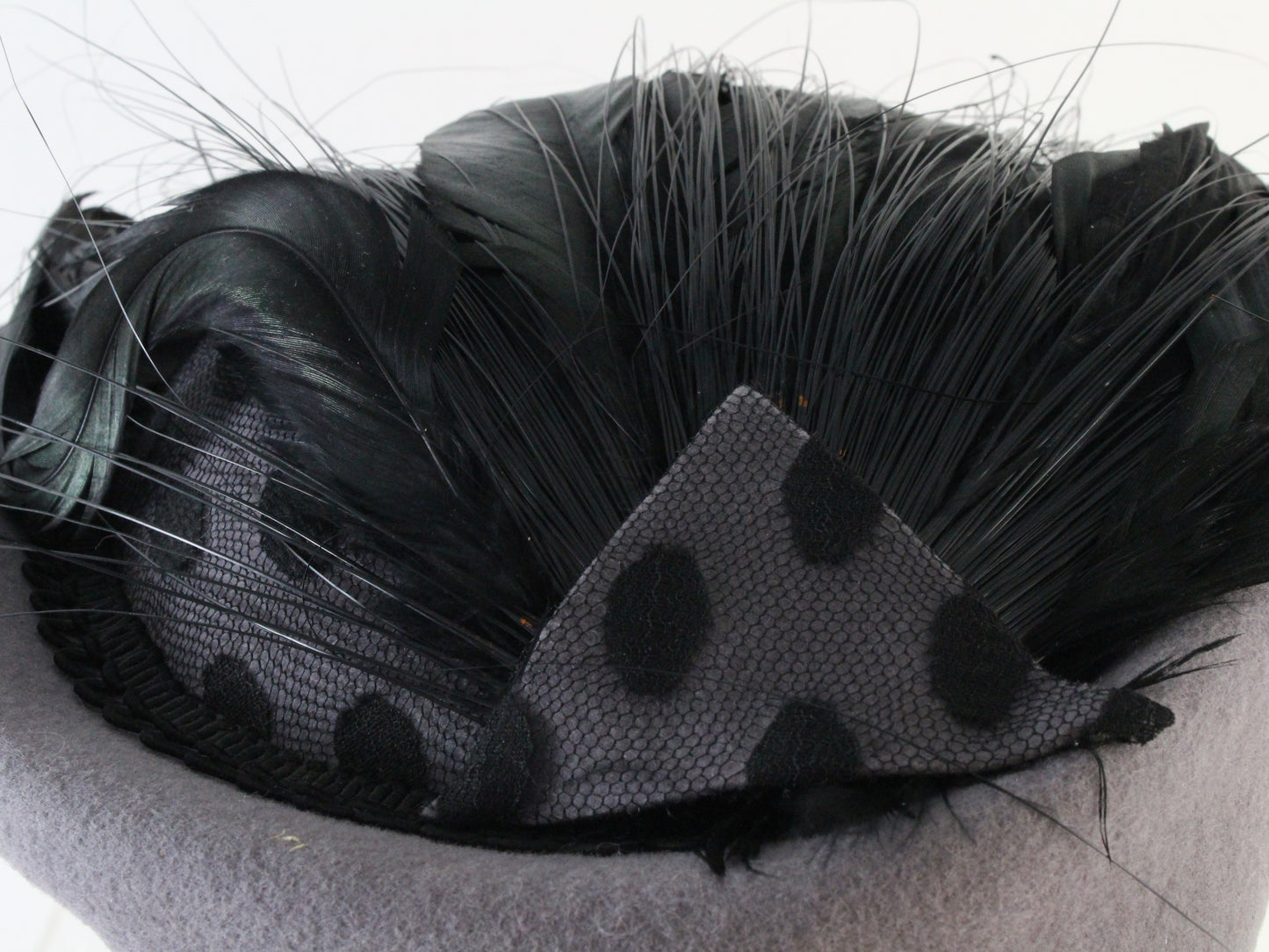 Sonni of California Ladies Gray and Black Wool Felt Hat W/ Feathers 7 1/8 57cm