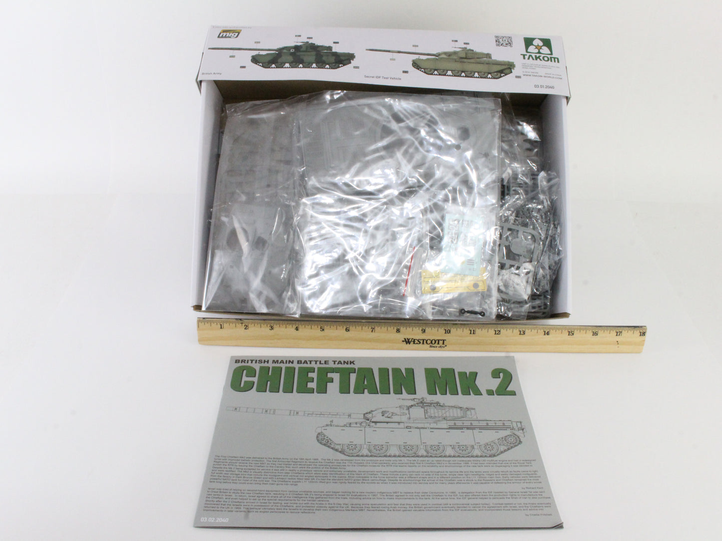 British Main Battle Tank Chieftain Mk2 1:35 Takom Model Kit 2040