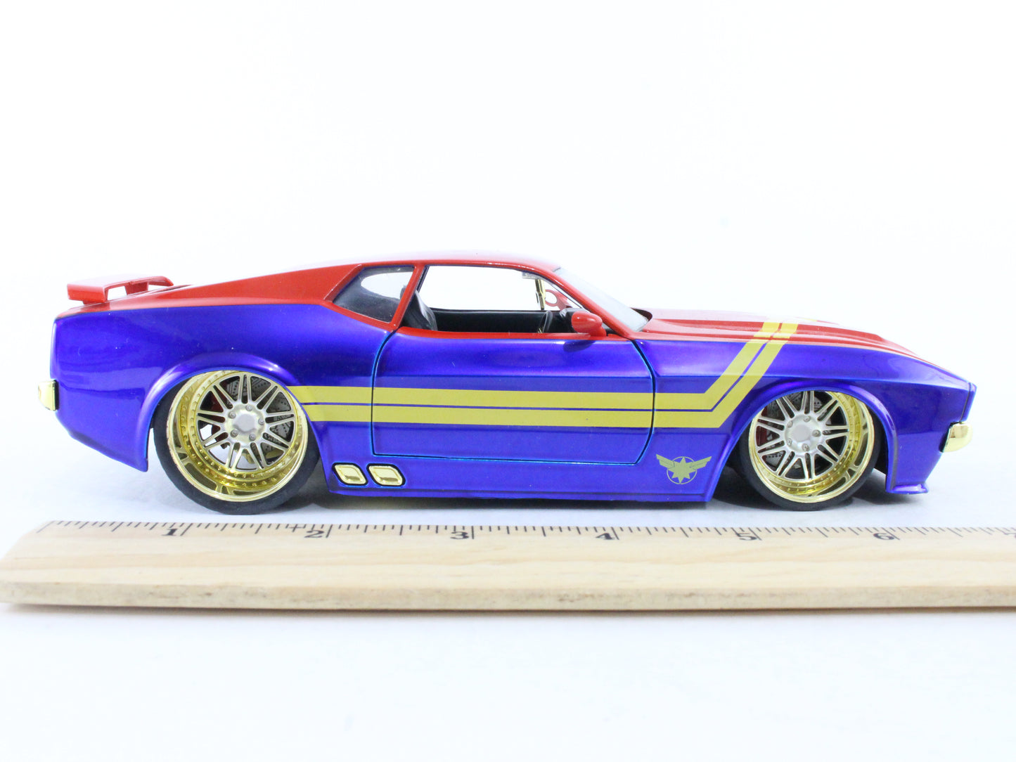 Captain Marvel & 1973 Ford Mustang Mach 1 Jada 1:24 Scale Model 31194