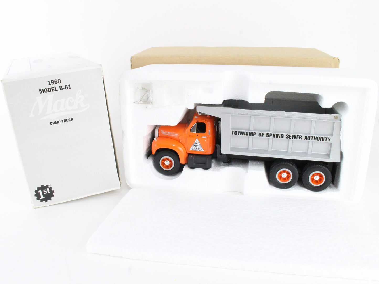 1960 Model B-61 Mack Dump Truck Township Of Spring First Gear 1:34 Model 19-2053