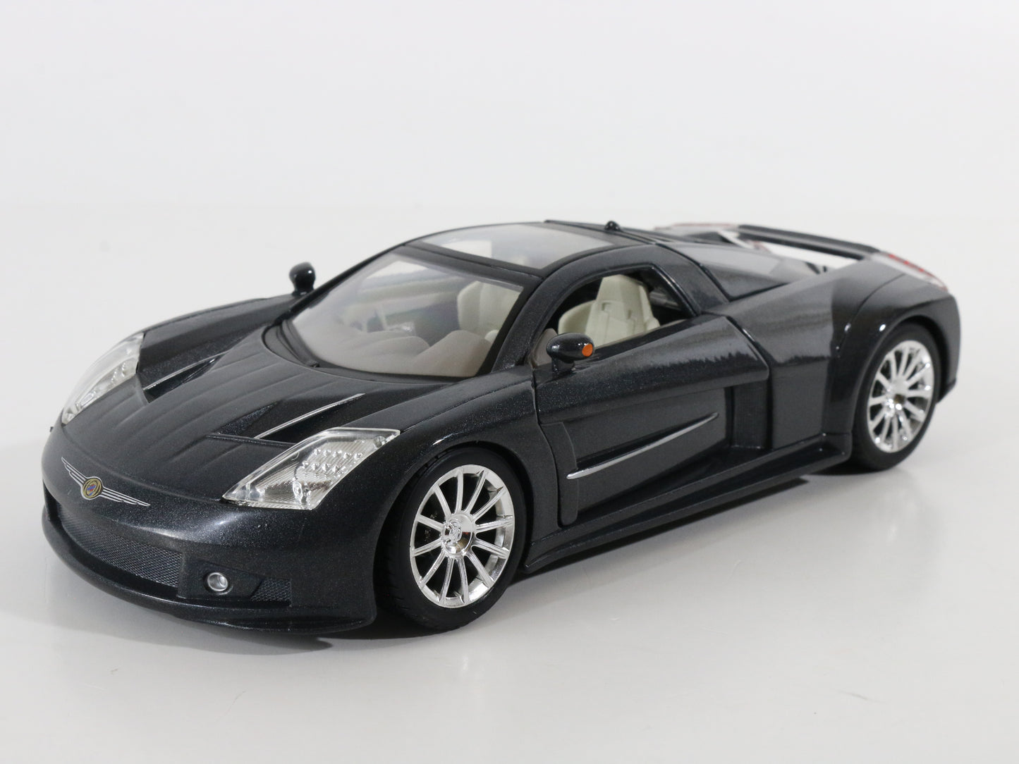 Chrysler ME Four Twelve Dark Gray Maisto 1:24 Model Car