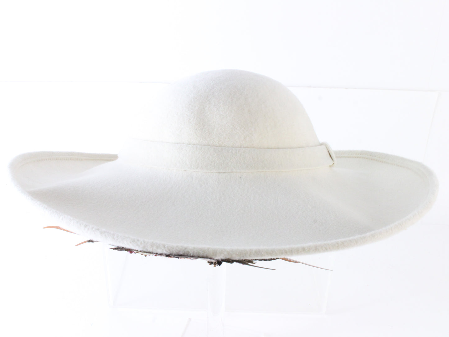 Makins New York Ladies Elegant Boutique White Felt Hat W/ Leaves 7 1/8 57cm