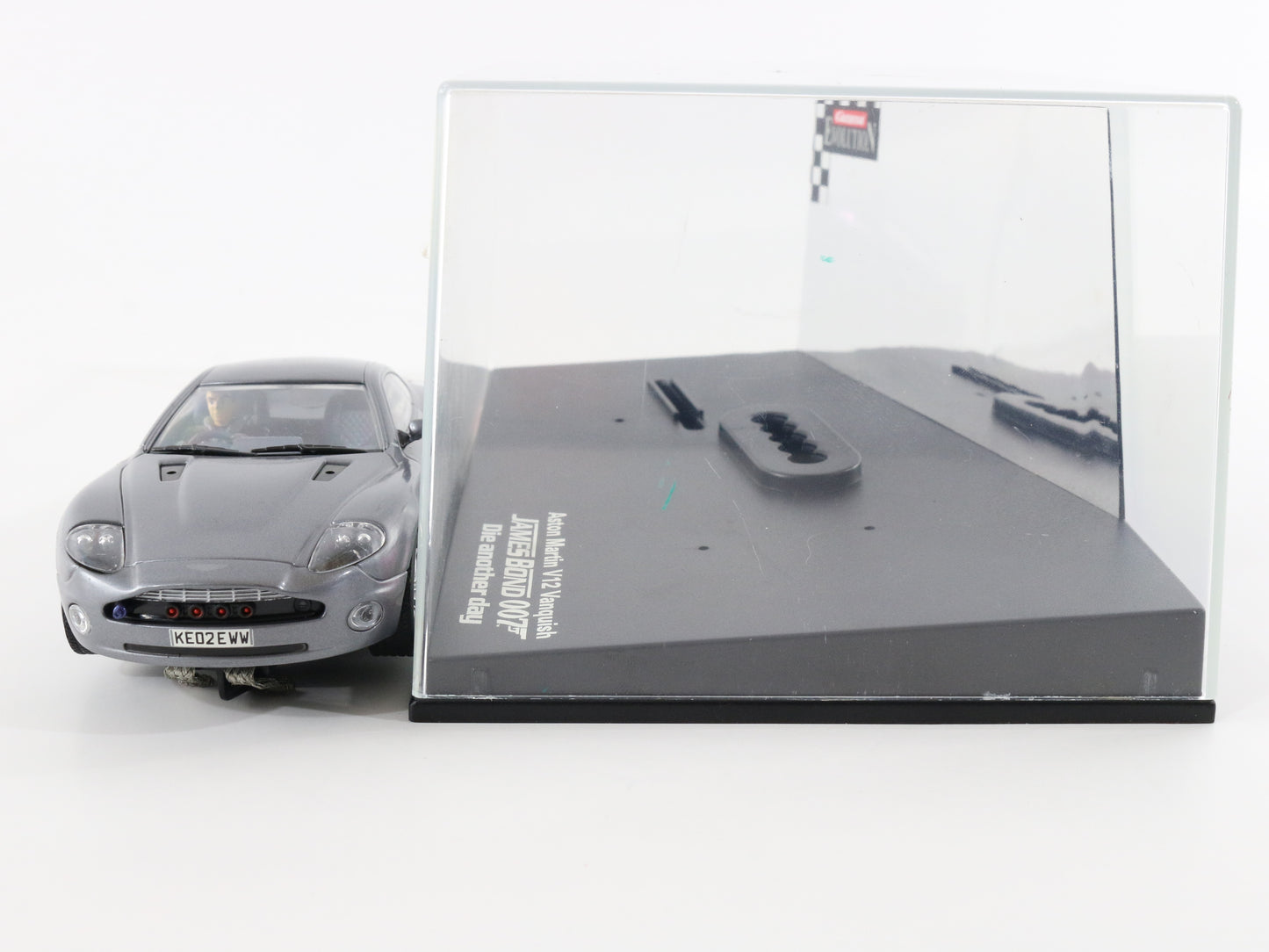 James Bond 007 Aston Martin V12 Vanquish Die Another Day 1:32 Carrera Slot Car